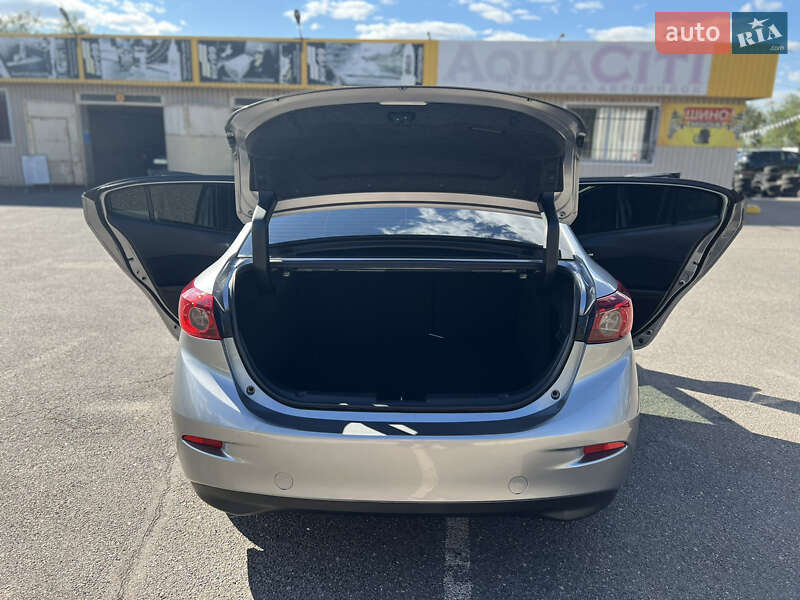 Седан Mazda 3 2016 в Кривому Розі