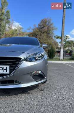 Седан Mazda 3 2016 в Кривом Роге