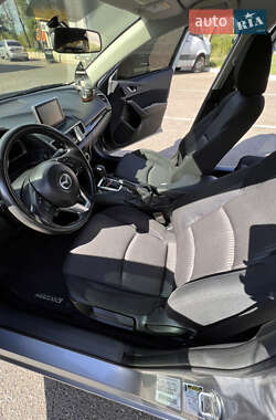 Седан Mazda 3 2016 в Кривом Роге