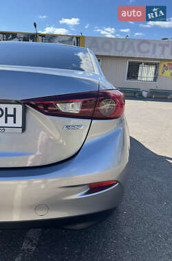 Седан Mazda 3 2016 в Кривом Роге