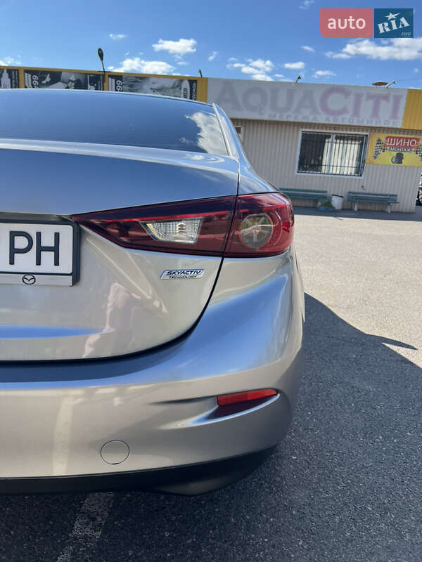 Седан Mazda 3 2016 в Кривому Розі