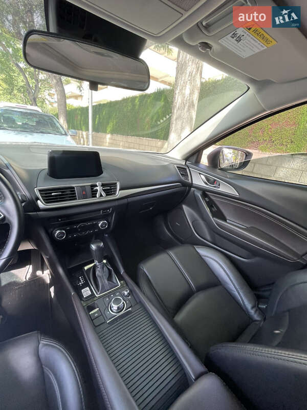 Седан Mazda 3 2018 в Запорожье