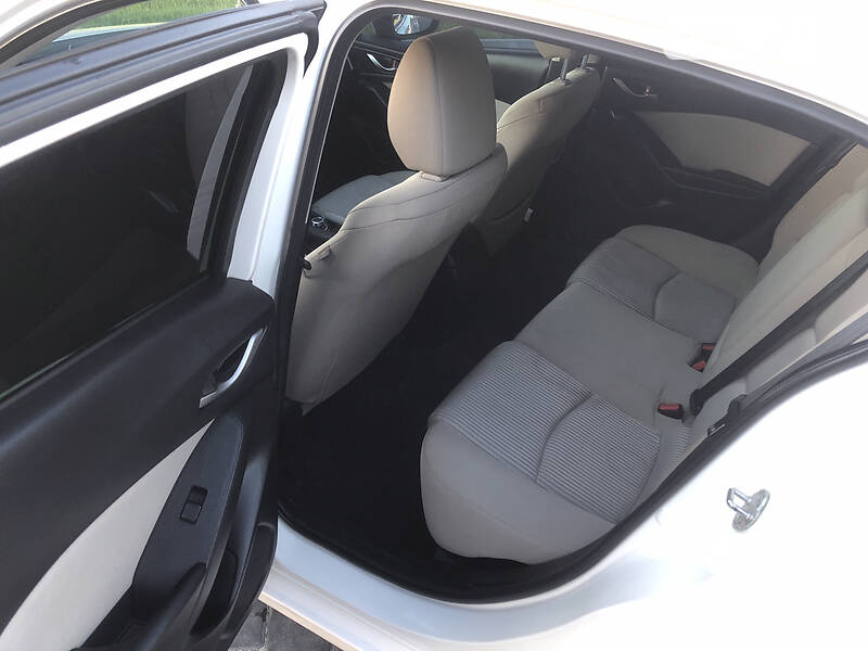 Седан Mazda 3 2016 в Ивано-Франковске