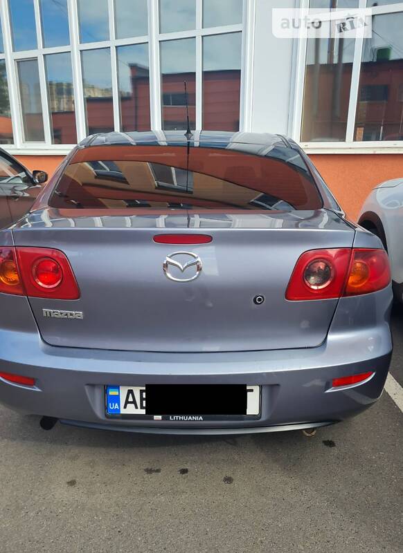 Седан Mazda 3 2004 в Кривому Розі