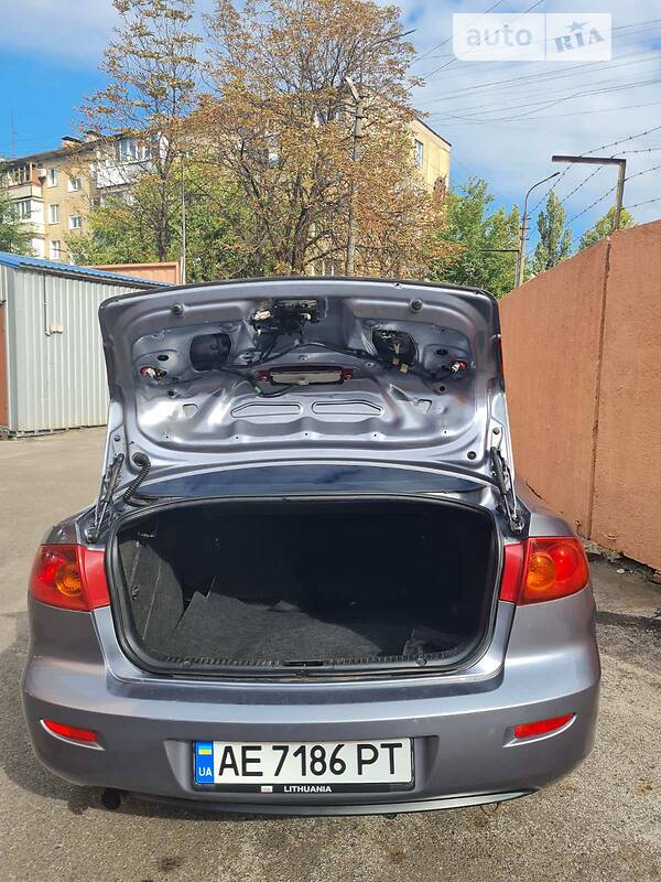 Седан Mazda 3 2004 в Кривому Розі