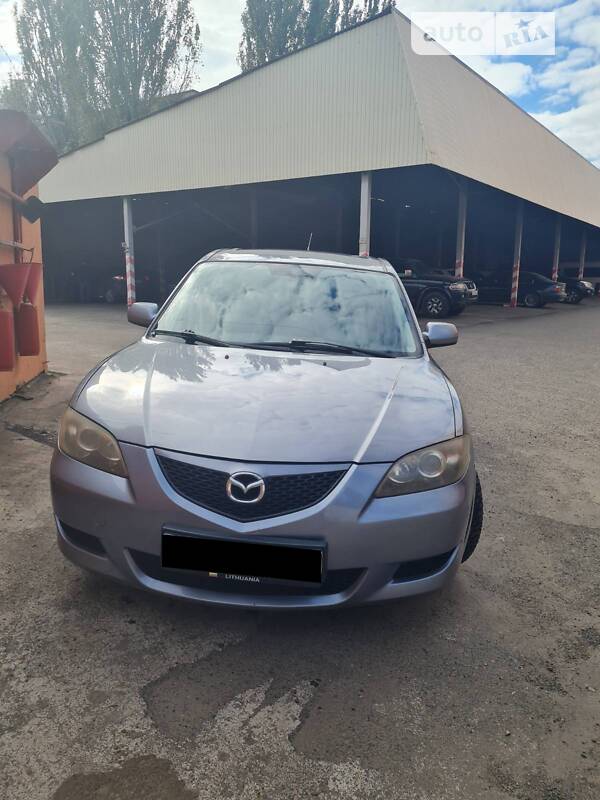 Седан Mazda 3 2004 в Кривому Розі