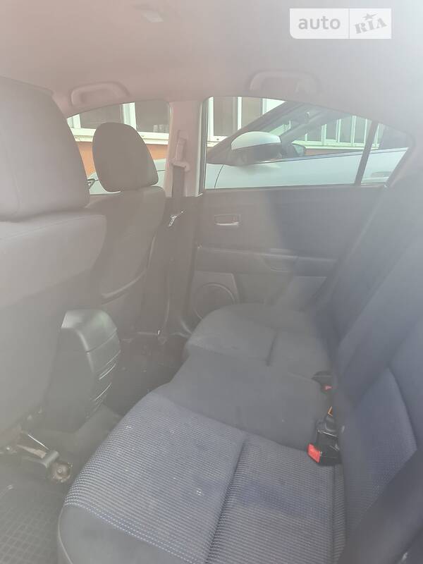 Седан Mazda 3 2004 в Кривому Розі