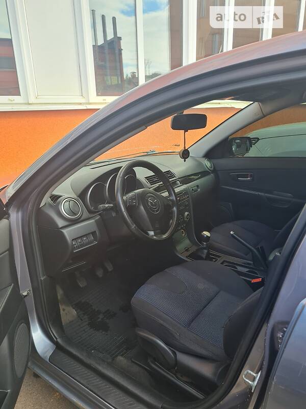 Седан Mazda 3 2004 в Кривому Розі