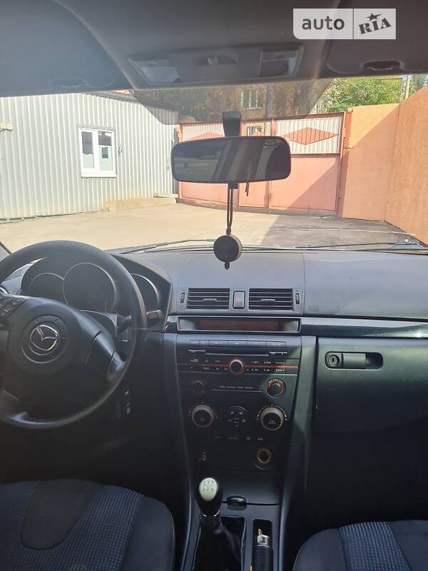Седан Mazda 3 2004 в Кривому Розі
