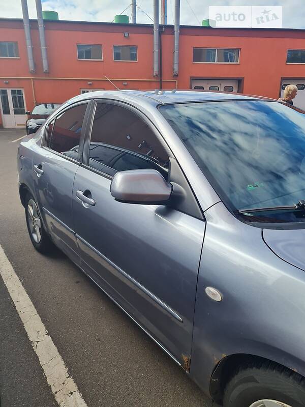 Седан Mazda 3 2004 в Кривому Розі