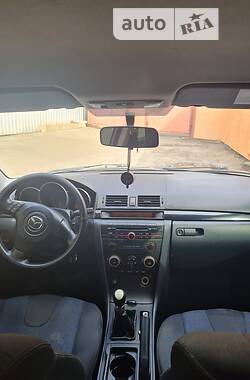 Седан Mazda 3 2004 в Кривому Розі