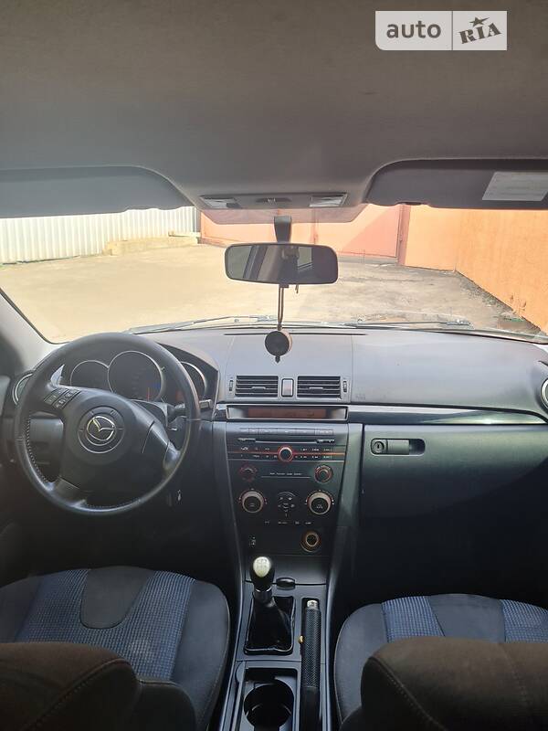 Седан Mazda 3 2004 в Кривому Розі