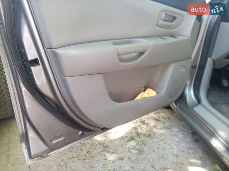 Хэтчбек Mazda 3 2005 в Миргороде