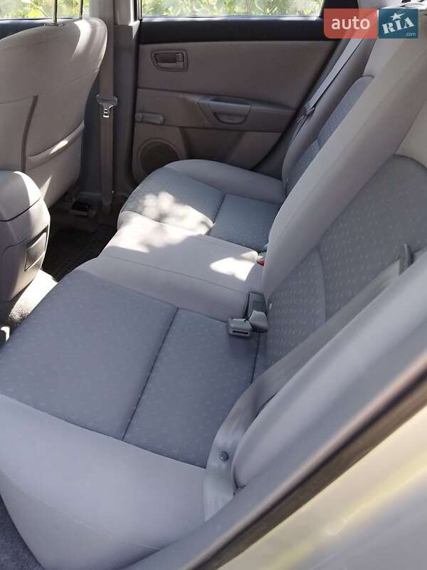 Хэтчбек Mazda 3 2004 в Новой Ушице