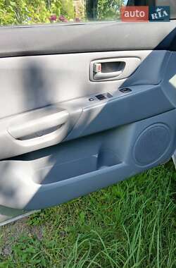 Хэтчбек Mazda 3 2004 в Новой Ушице