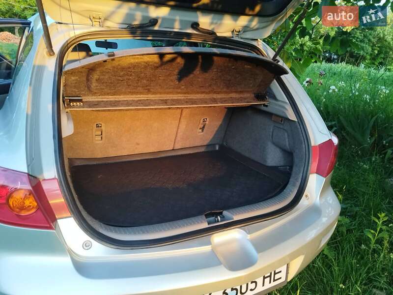 Хэтчбек Mazda 3 2004 в Новой Ушице