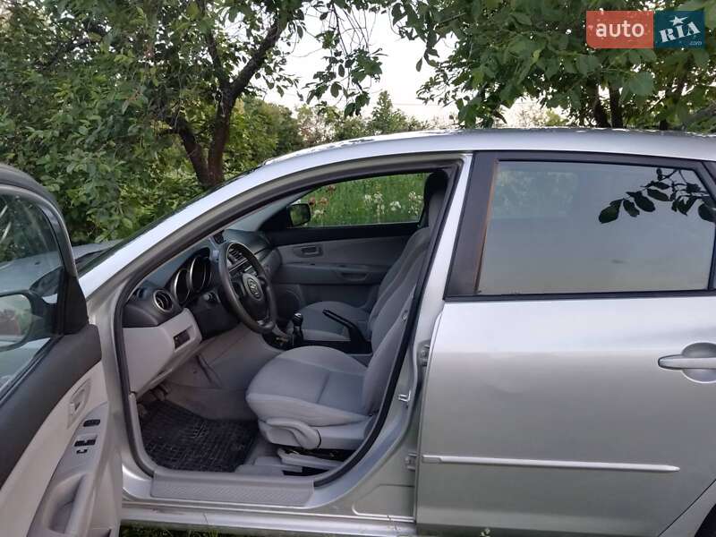 Хэтчбек Mazda 3 2004 в Новой Ушице