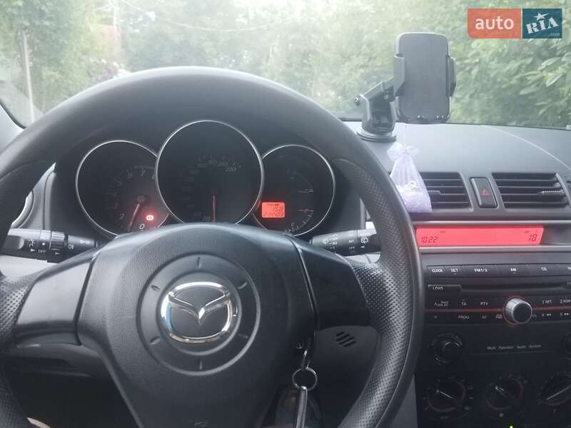 Хэтчбек Mazda 3 2004 в Новой Ушице