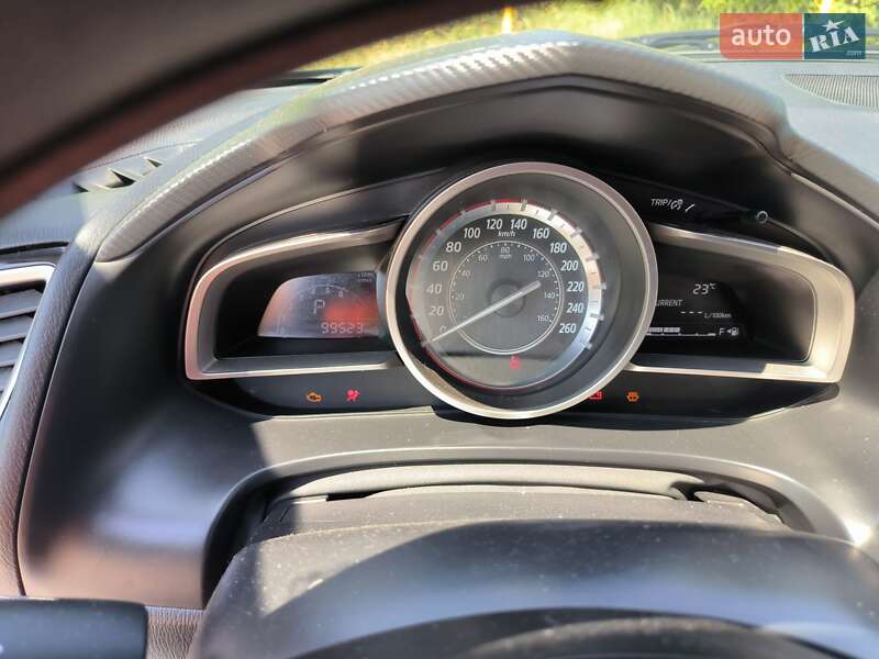 Седан Mazda 3 2015 в Смеле