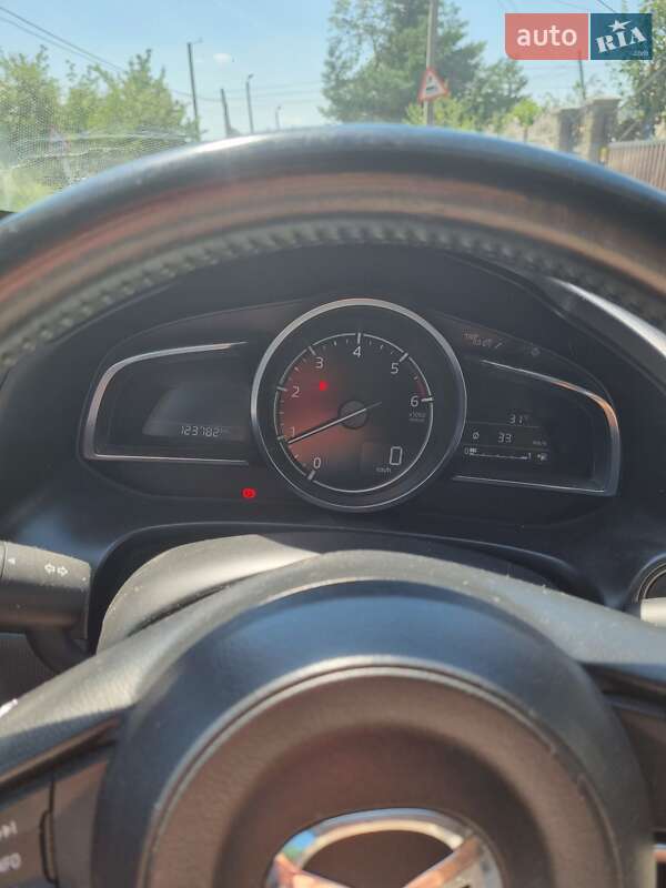 Хетчбек Mazda 3 2016 в Чернівцях