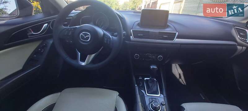 Хэтчбек Mazda 3 2015 в Луцке