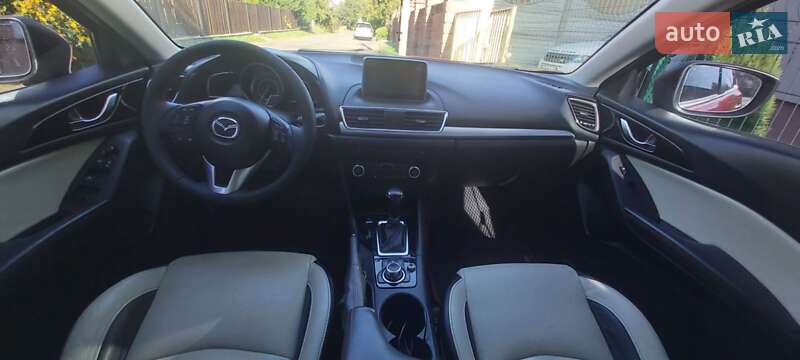Хэтчбек Mazda 3 2015 в Луцке
