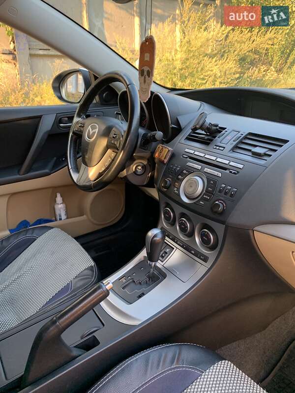 Хэтчбек Mazda 3 2010 в Киеве