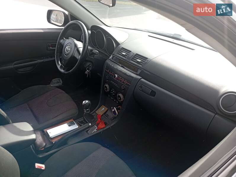 Седан Mazda 3 2004 в Чернівцях