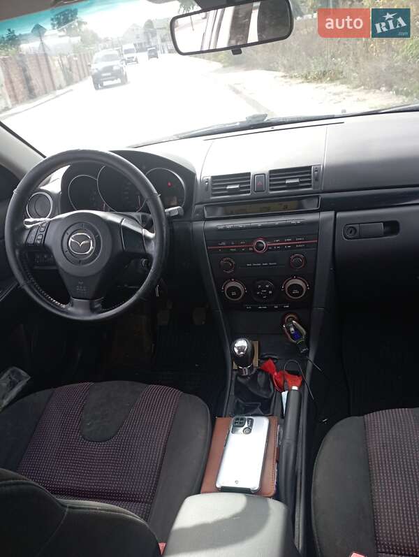 Седан Mazda 3 2004 в Чернівцях