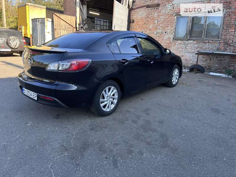 Седан Mazda 3 2011 в Кременчуге