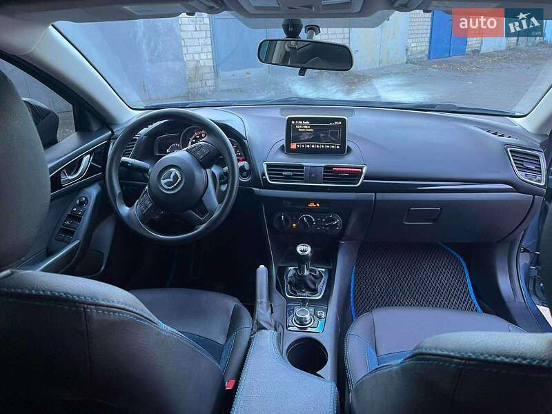 Хэтчбек Mazda 3 2016 в Днепре