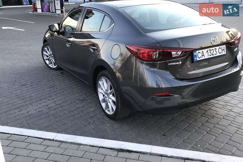 Седан Mazda 3 2017 в Киеве