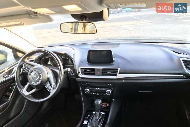 Седан Mazda 3 2017 в Киеве