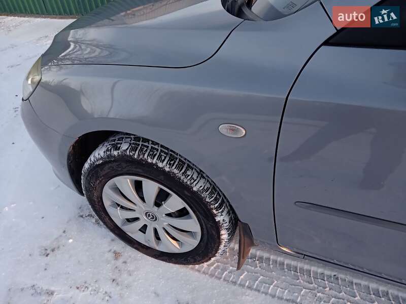 Хэтчбек Mazda 3 2004 в Виньковцах