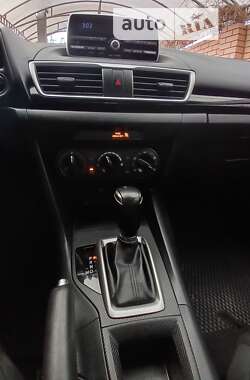 Седан Mazda 3 2014 в Днепре