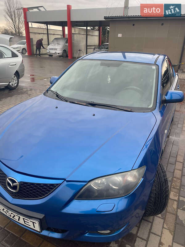 Седан Mazda 3 2004 в Нововолынске