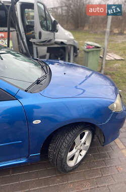 Седан Mazda 3 2004 в Нововолынске