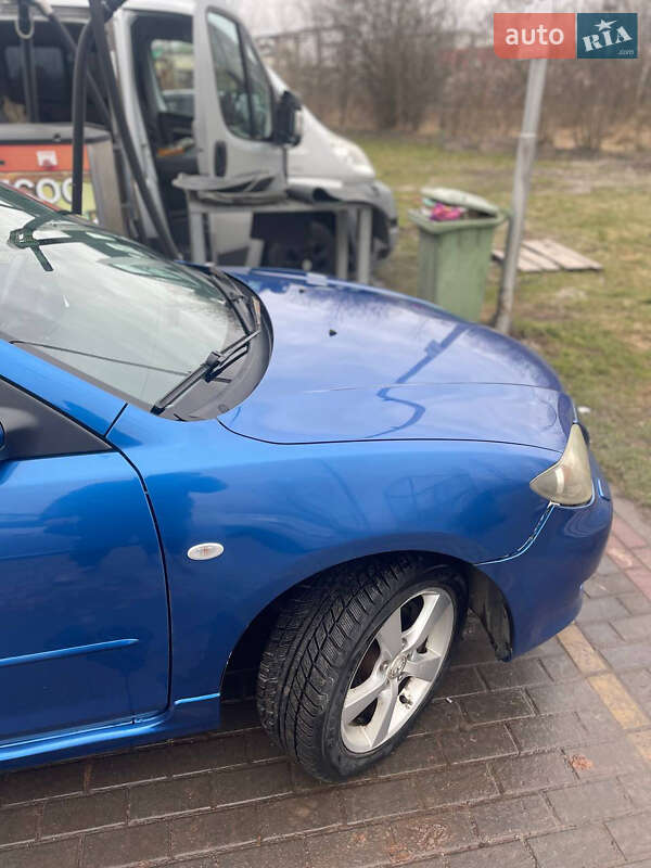 Седан Mazda 3 2004 в Нововолынске