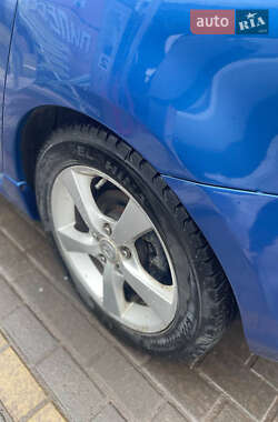 Седан Mazda 3 2004 в Нововолынске