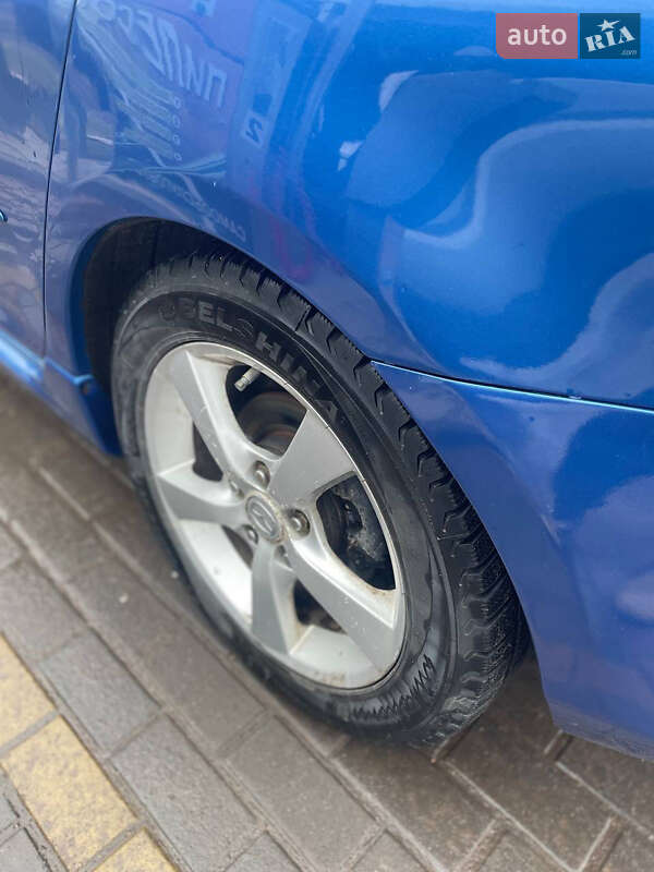 Седан Mazda 3 2004 в Нововолынске