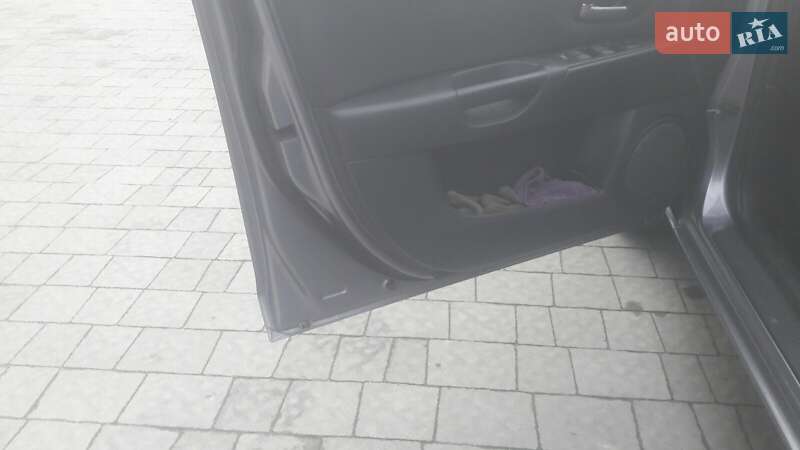 Хэтчбек Mazda 3 2005 в Новояворовске