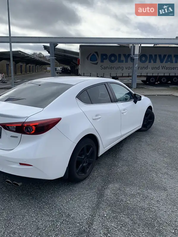 Седан Mazda 3 2015 в 