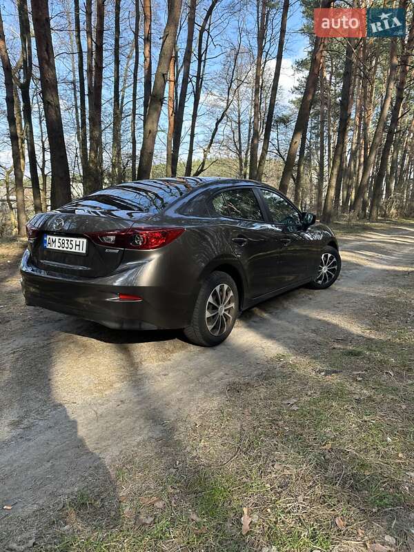 Седан Mazda 3 2016 в Звягелі