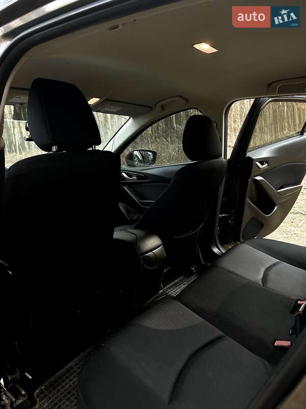 Седан Mazda 3 2016 в Звягелі