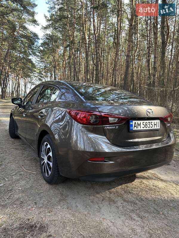 Седан Mazda 3 2016 в Звягелі
