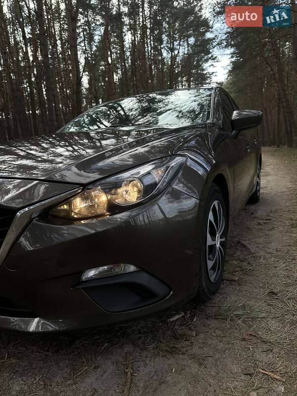 Седан Mazda 3 2016 в Звягелі