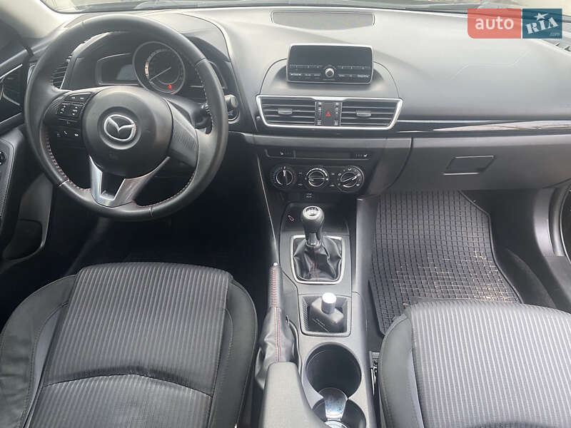 Седан Mazda 3 2015 в Днепре