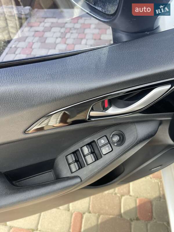Седан Mazda 3 2013 в Харкові