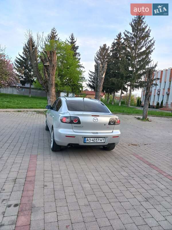 Седан Mazda 3 2007 в Ужгороді