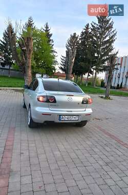 Седан Mazda 3 2007 в Ужгороді